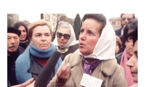 Las Madres se agolpaban ante las cámaras de un periodista extranjero que cubría el Mundial de Argentina 1978